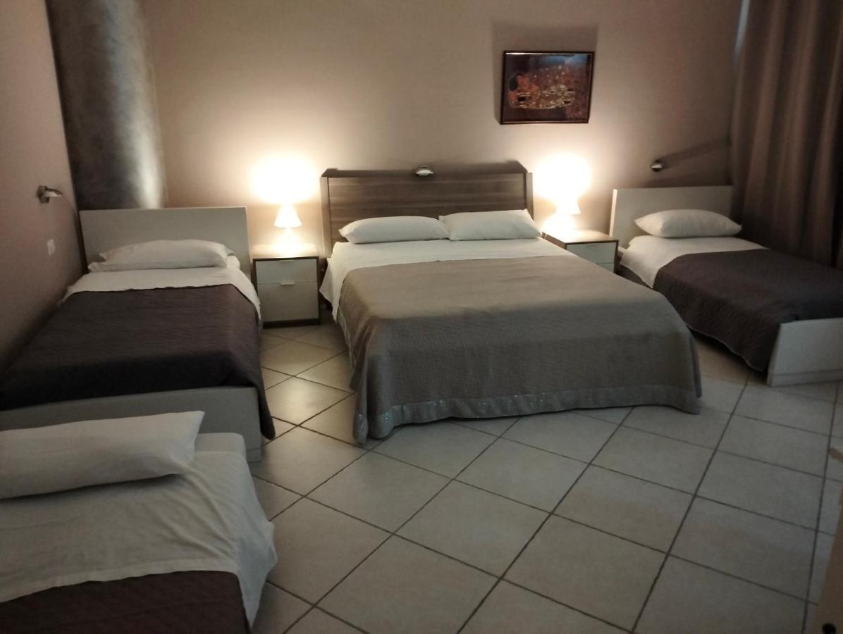 נוצ'י B&B Caffe מראה חיצוני תמונה