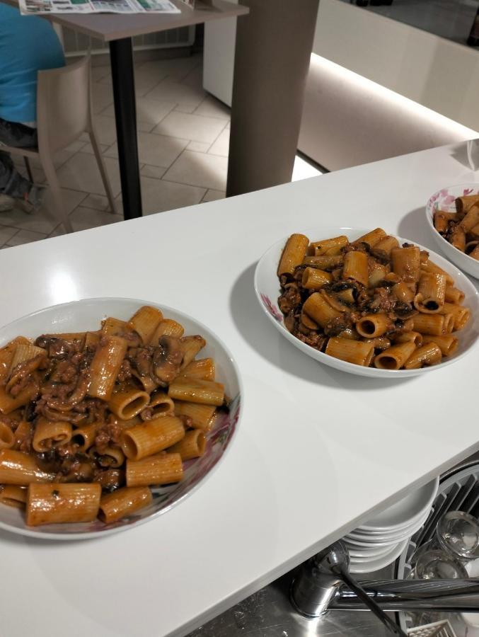 נוצ'י B&B Caffe מראה חיצוני תמונה